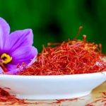 ۷ فایده شگفت‌انگیز چای زعفران برای تندرستی شما