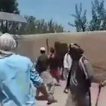 لحظه هولناک حمله افغانی‌ها به خانه پاکستانی‌ها + فیلم