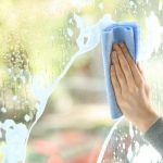بهترین روش تمیز کردن شیشه و آینه بهترین روش تمیز کردن شیشه و آینه