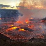 تصاویر آخرالزمانی از لحظه فرار توریست ها هنگام فوران آتشفشان در سیسیل + ویدئو