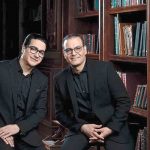 شوخی بامزه علیرضا قربانی با همایون شجریان در پشت صحنه کنسرتش + فیلم شوخی بامزه علیرضا قربانی با همایون شجریان در پشت صحنه کنسرتش + فیلم