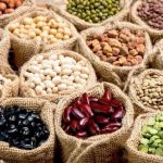 اختلاف قیمت ۲۰۰ هزار تومانی لوبیا چیتی در بازار و فروشگاه‌/ یک بسته‌بندی ۲۰۰ هزار تومان آب می‌خورد