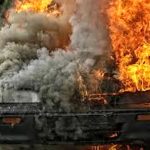 تصاویری وحشتناک از آتش گرفتن یک جیپ در پمپ بنزین! + فیلم تصاویری وحشتناک از آتش گرفتن یک جیپ در پمپ بنزین! + فیلم