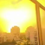 لحظه اصابت موشک ایرانی به ساختمانی در جنوب اسرائیل + فیلم لحظه اصابت موشک ایرانی به ساختمانی در جنوب اسرائیل + فیلم