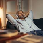 معرفی موسیقی و پادکست‌های مناسب برای حفظ آرامش در شرایط بحرانی