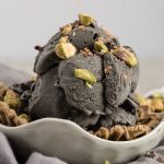 طرز تهیه بستنی سیاه با رنگ و طعمی بینظیر و متفاوت طرز تهیه بستنی سیاه با رنگ و طعمی بینظیر و متفاوت