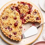 طرز تهیه کرامبل آلبالو+ نکات و فوت‌و‌فن ها