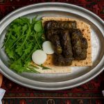 طرز تهیه کباب با برگ مو؛ طعمی خانگی و متفاوت طرز تهیه کباب با برگ مو؛ طعمی خانگی و متفاوت