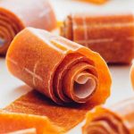 طرز تهیه لواشک زردآلو خانگی؛ ملس و خوشمزه با نکات