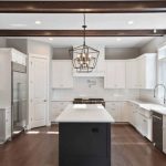 8 مدل کابینت چوبی سفید کلاسیک که آشپزخانهتان را لوکس میکند 8 مدل کابینت چوبی سفید کلاسیک که آشپزخانهتان را لوکس میکند