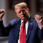 جوگیری ترامپ در گردهمایی هوادارانش / فیلم