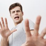 چرا بعضی وقت‌ها با شنیدن هر صدایی وحشت می‌کنم؟