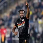 استقلال مهاجم گلزن خارجی خرید