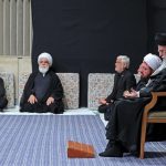 لحظه ورود رهبر انقلاب در مراسم عزاداری شب عاشورای حسینی + فیلم