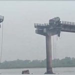 اولین تصاویر از فرو ریختن مرگبار یک پل در گجرات هند + فیلم