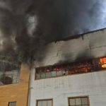 تصاویر هوایی از آتش‌سوزی مجتمع تجاری ونوس در منطقه آزاد انزلی+ فیلم