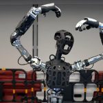 ربات آدم آهنی که میرقصد و لباس تا میکند؛ چین با Adam-U شگفتیساز شد ربات آدم آهنی که میرقصد و لباس تا میکند؛ چین با Adam-U شگفتیساز شد