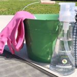 ترفندهای ساده برای تمیز کردن توری در و پنجره؛ از گرد و خاک تا لکه!