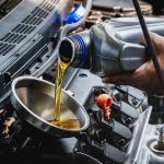 آیا تعویض زودهنگام روغن خودرو، عمر موتور را افزایش می‌دهد؟