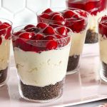 طرز تهیه دسر پنیر و گیلاس؛ عصرانه متفاوت