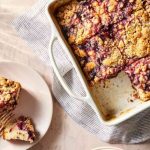 طرز تهیه کیک کرامبل گیلاس؛ خوشمزه و ساده طرز تهیه کیک کرامبل گیلاس؛ خوشمزه و ساده