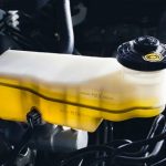 کاهش روغن ترمز چه خطراتی دارد؛ این 7 نشانه را هرگز نادیده نگیرید کاهش روغن ترمز چه خطراتی دارد؛ این 7 نشانه را هرگز نادیده نگیرید