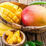 ترفندهای آسان برای برش دادن انبه بدون له شدن