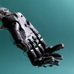 این دست رباتیک بدون جراحی و با کمک هوش مصنوعی، توسط ذهن انسان کنترل می‌شود