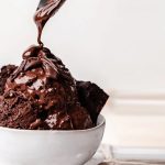 طرز تهیه بستنی شکلاتی خانگی با طعم بازاری