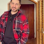 سلفی عجیب بازیگر مرد مشهور سریال تاسیان در یک دستشویی کثیف + عکس جدید