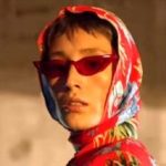 کت و شلوار راه راه فرشته حسینی باز هم جنجالی شد / عکس