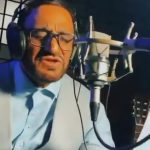 فیلم عجیب از خوانندگی آقای «جدی می‌فرمایید»