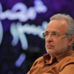 پذیرایی مجری مشهور تلویزیون از زائرین اربعین + فیلم