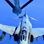 لحظه سوختگیری جنگنده ایرانی در آسمان خلیج فارس/ فیلم