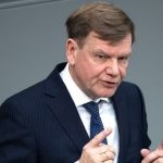 اکنون توپ در زمین ایران است