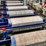 نوآوری بزرگ چین؛ تبدیل باتری‌های قدیمی خودروهای برقی و پلاستیک به منابع ارزشمند با کاتالیزور خورشیدی