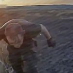 لحظه عجیب شاخ به شاخ شدن سرباز روسی با یک پهپاد انتحاری + فیلم