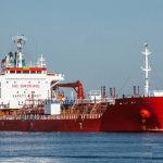 سرویس بهداشتی عجیب کارگران سکوی نفتی در دریا + فیلم