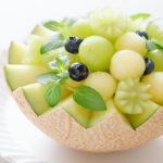 راهنمای مرحله‌به‌مرحله برش طالبی و ملون برای مهمانی‌ها