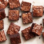 طرز تهیه براونی شکلاتی؛ همانند کافی شاپها طرز تهیه براونی شکلاتی؛ همانند کافی شاپها