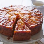 طرز تهیه کیک شلیل برای یک عصرانه تابستانی