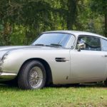 چرا نام خودروهای استون مارتین با حرف V شروع می‌شود؟