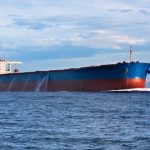 بالاست چیست و چرا از سوراخ های بدنه کشتی آب بیرون می‌ریزد؟