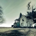 خانه‌هایی با گذشته‌ای تاریک؛ نگاهی به عمارت‌ های تسخیر شده و داستان‌های آن‌ها