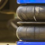 تعلیق بادی چیست و چرا کامیونهای سنگین از آن استفاده میکنند؟ تعلیق بادی چیست و چرا کامیونهای سنگین از آن استفاده میکنند؟