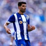 المپیاکوس به طارمی خودروی اوپل هدیه داد المپیاکوس به طارمی خودروی اوپل هدیه داد