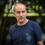 گلایه تلخ و نارحت‌کننده بازیگر مشهور از عدم حضور هنرمندان در مراسم ختم مهرداد فلاحتگر + فیلم