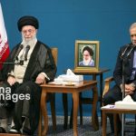 عکس پربازدید از گفت‌وگوی خصوصی پزشکیان با رهبر انقلاب
