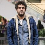 طعنه بازیگر مرد مشهور سریال جان سخت به فیلمبردار در یک مراسم + فیلم