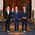 در مذاکراتی که تصویر شهدا از جلوی چشمان آدم رد می شود جای خندیدن نیست + فیلم